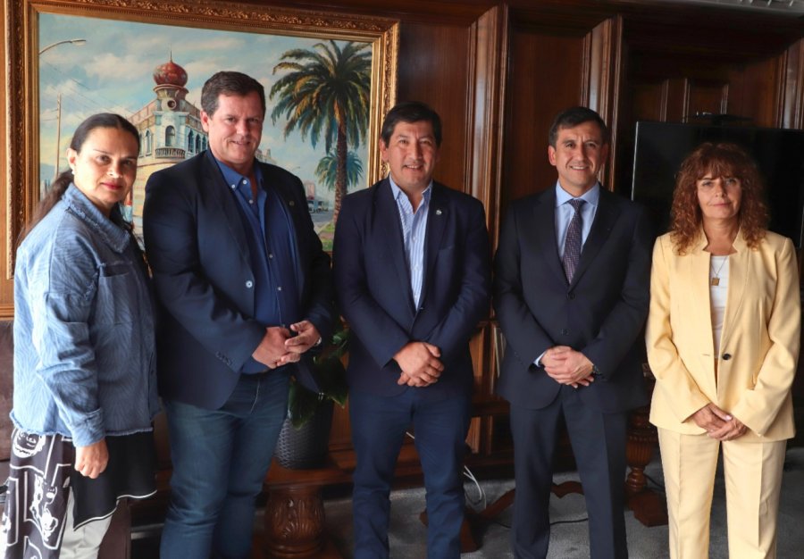 Funcionarios neuquinos en Chile. Funcionarios neuquinos en Chile.