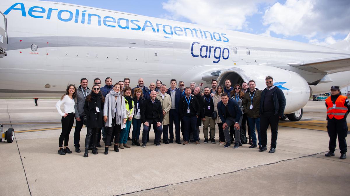 Aerolíneas Argentinas presentó en Ezeiza su primer avión exclusivo para carga  thumbnail
