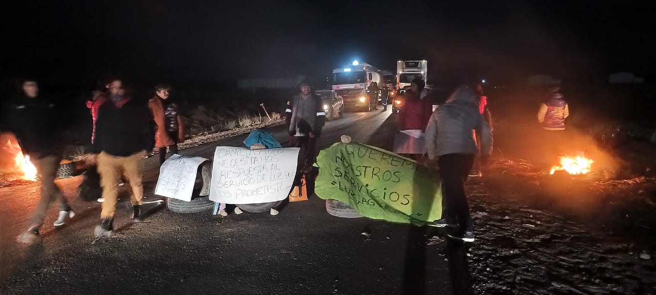Cortes en las rutas 5 y 6 en Rincón: reclaman por obras de luz, agua y gas  thumbnail