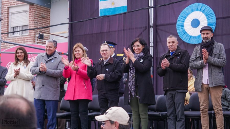 Desfile en Plottier.