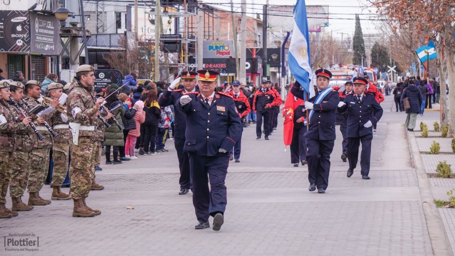 Desfile en Plottier.
