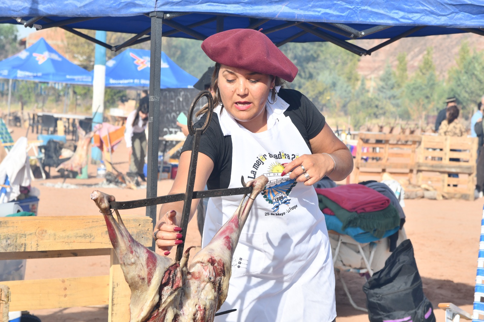 Pasó la primera jornada del 1° Encuentro de Mujeres Asadoras de Chivo en Vaca Muerta  thumbnail