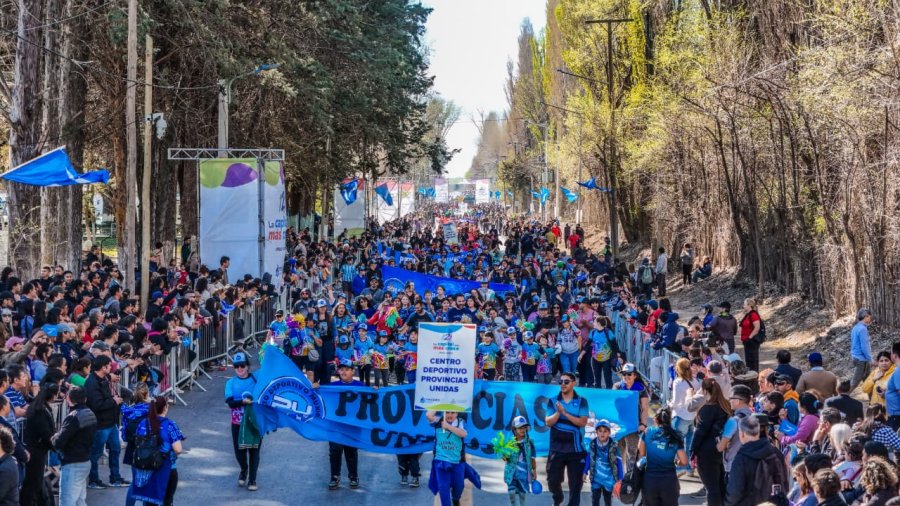 Gran desfile por el aniversario de Neuquén.