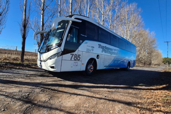 Scania lanzó un bus diseñado para el transporte de personal en yacimientos petroleros