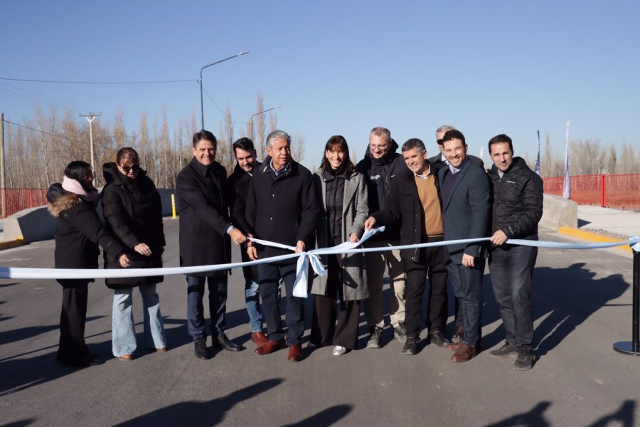 Inauguración puente sobre calle Anaya.