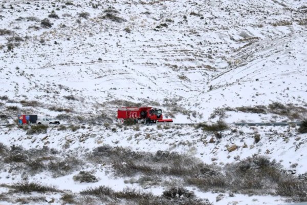 Por la nieve, hay rutas intransitables y un paso fronterizo cerrado en Neuquén