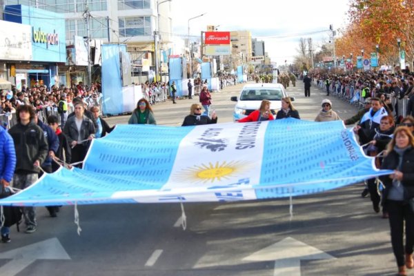 Neuquén celebró el Día de la Independencia Nacional con un multitudinario desfile