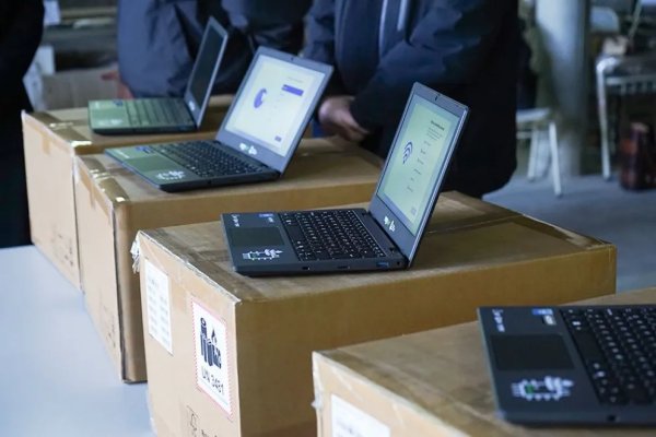 Alfabetización digital: llegaron las primeras 19.000 computadoras del Plan Pehuén