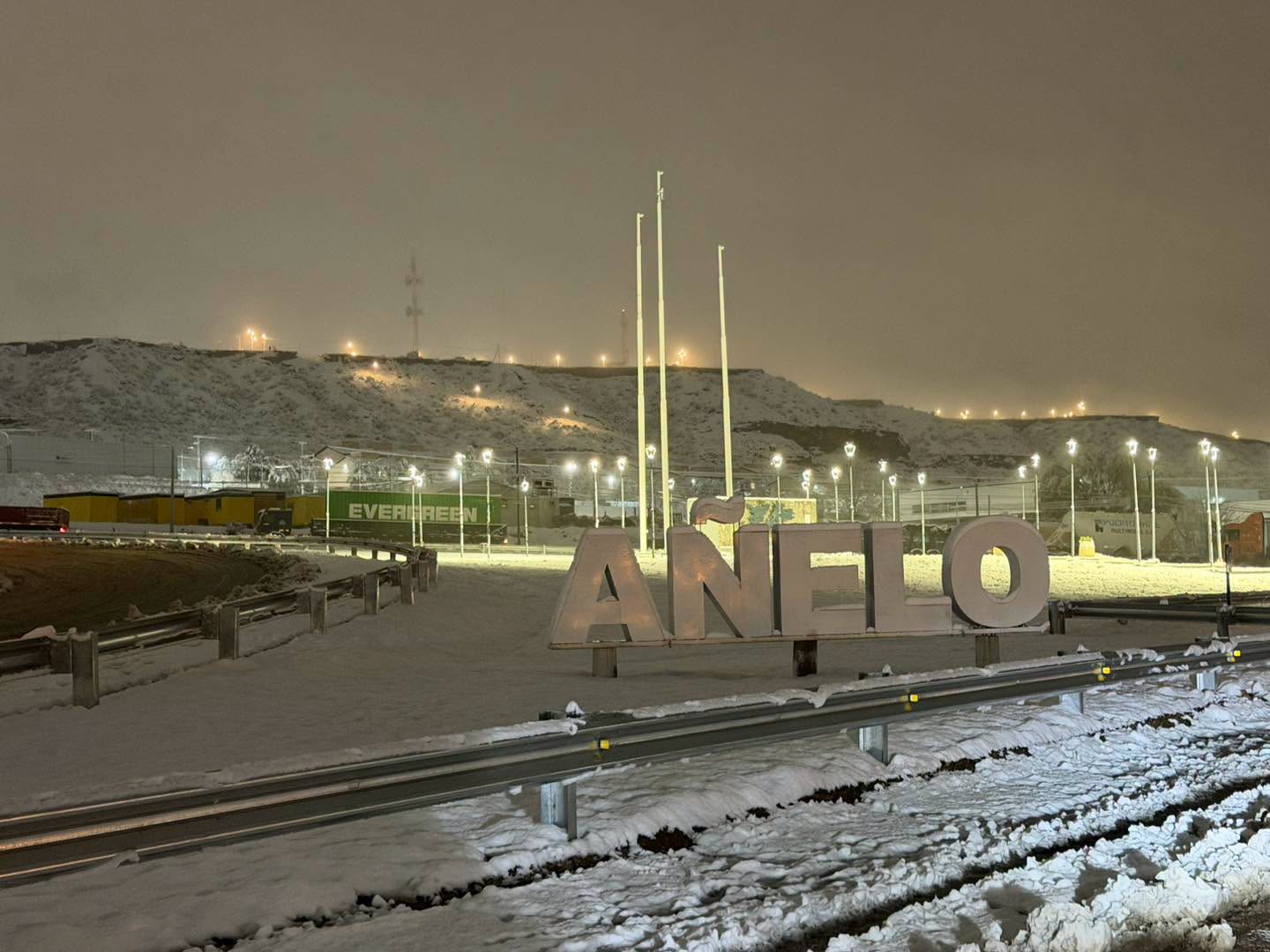 Añelo reabrió parte de sus accesos tras la nevada y mantiene cerrada la Subida de los Patrias