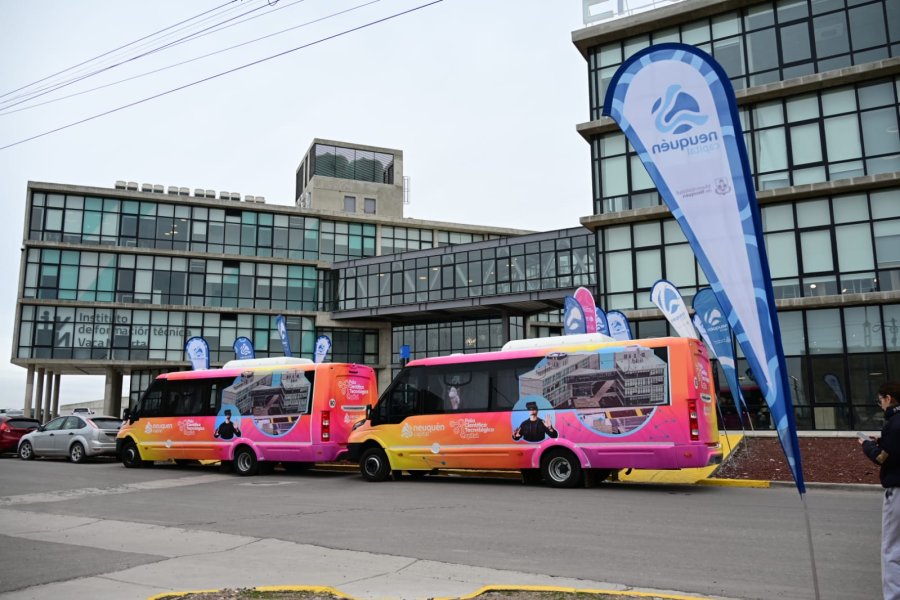 Los buses para el Polo Científico Tecnológico.