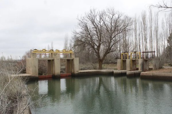 Comenzó la apertura de los sistemas de riego para la temporada frutícola