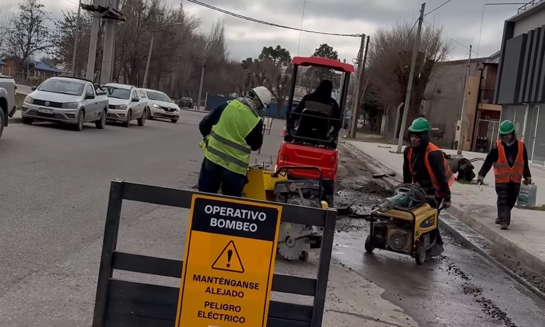 Avanza el plan de bacheo en distintos sectores de Plottier
