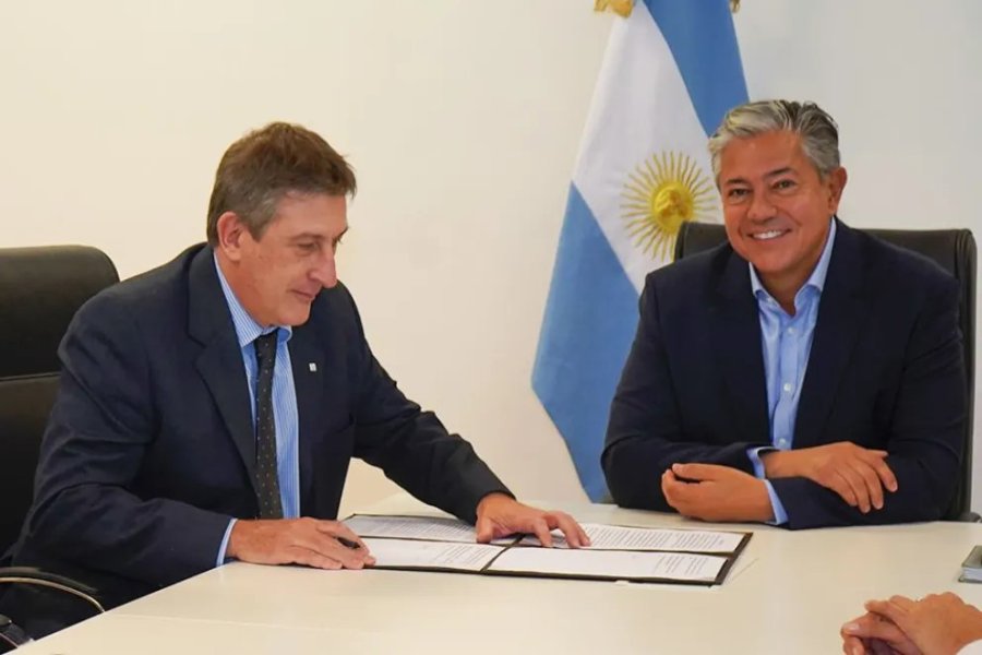 El gobernador Rolando Figueroa y el presidente de GyP, Guillermo Savasta.