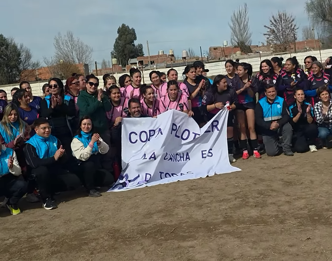 Diez equipos participaron de la primera Copa Plottier “Todas a la Cancha”