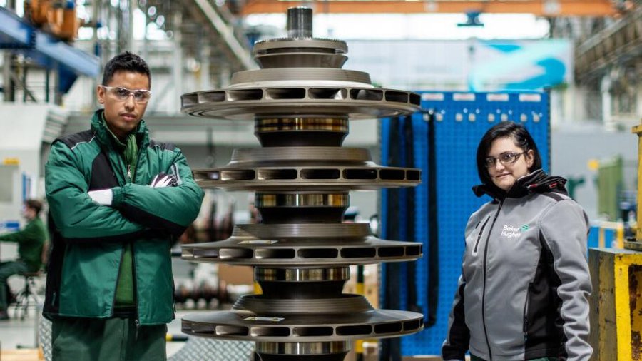Jóvenes para la industria petrolera.