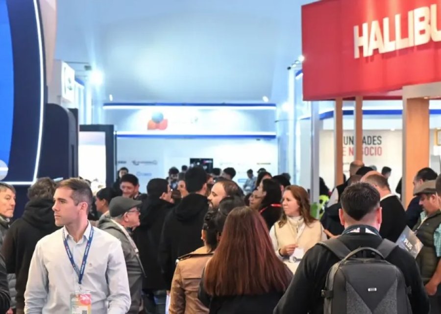 Miles de personas asistieron a la AOG.